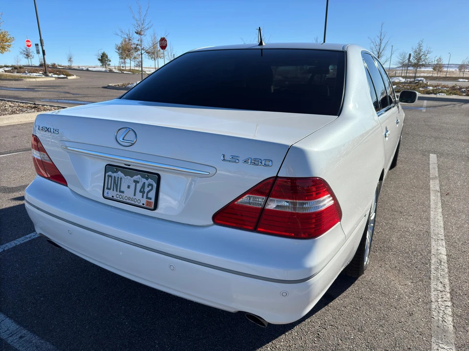 2005 Lexus LS 3rd Gen - Image 15 of 31