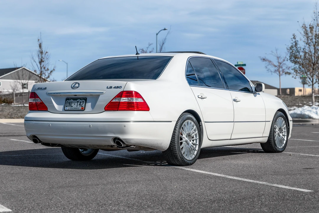 2005 Lexus LS 3rd Gen - Image 7 of 31