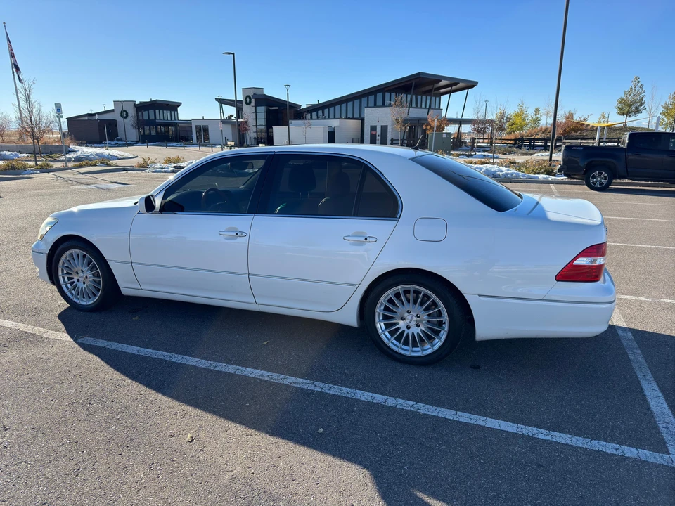 2005 Lexus LS 3rd Gen - Image 12 of 31