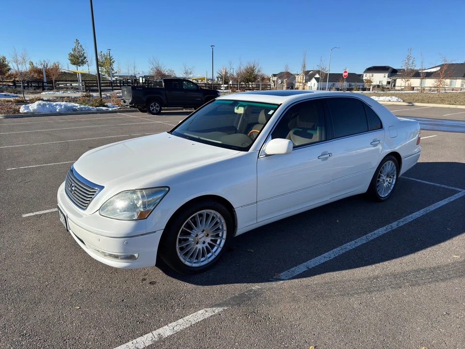 2005 Lexus LS 3rd Gen - Image 11 of 31