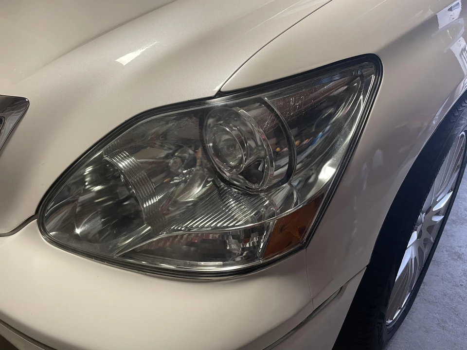 2005 Lexus LS 3rd Gen - Image 14 of 31