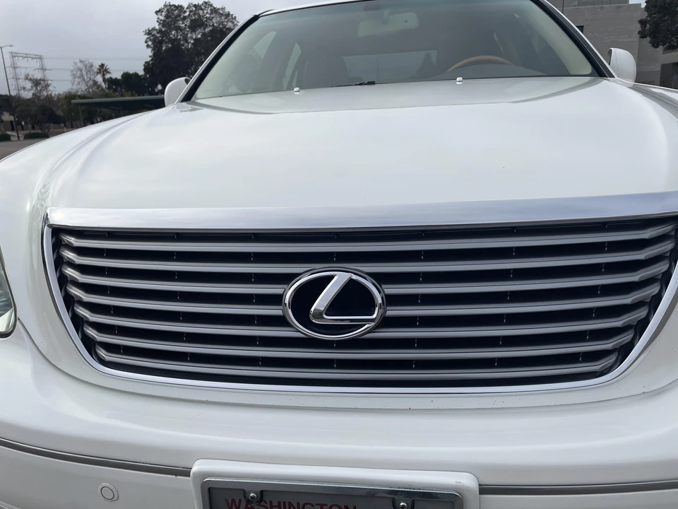 2005 Lexus LS 3rd Gen - Image 12 of 31