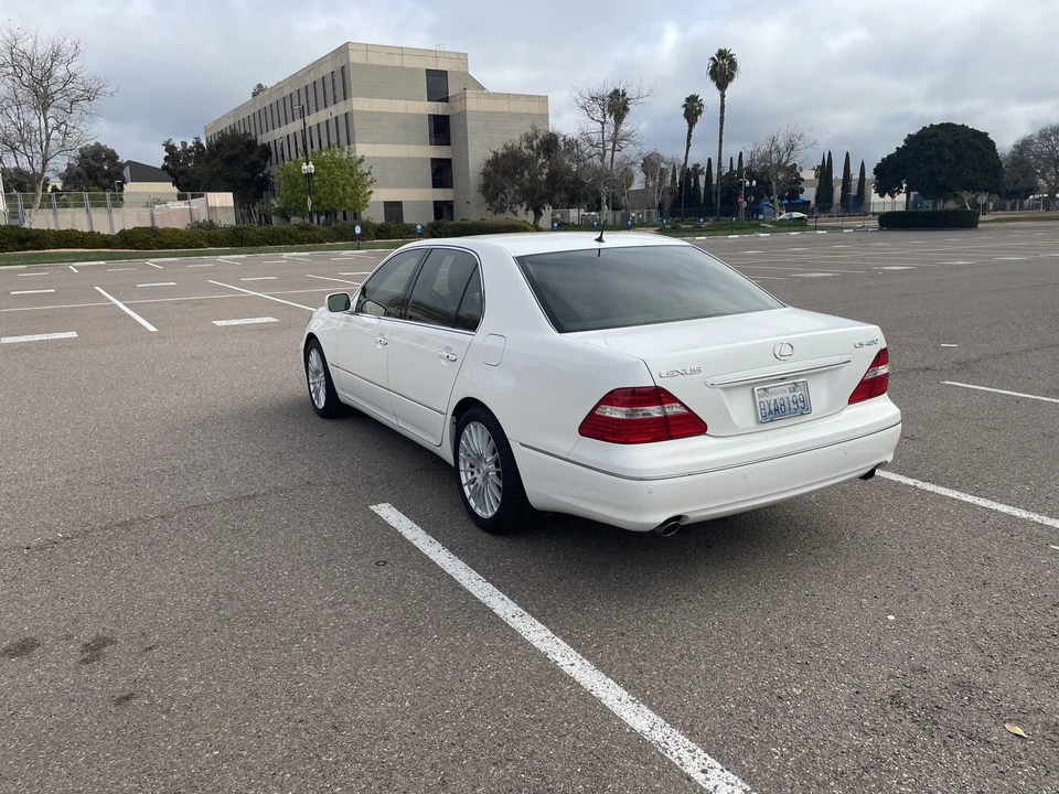 2005 Lexus LS 3rd Gen - Image 8 of 31