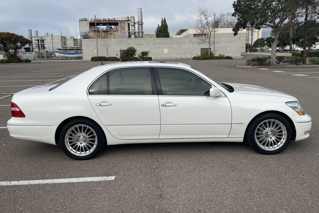 2005 Lexus LS 3rd Gen - Image 3 of 31
