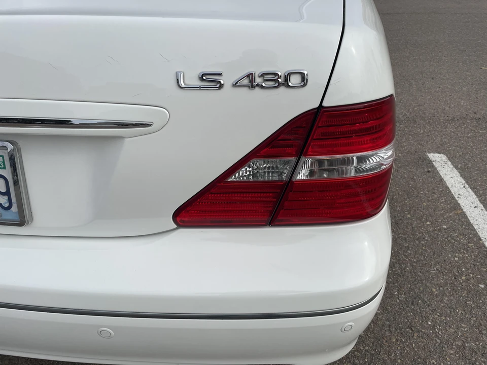 2005 Lexus LS 3rd Gen - Image 24 of 31