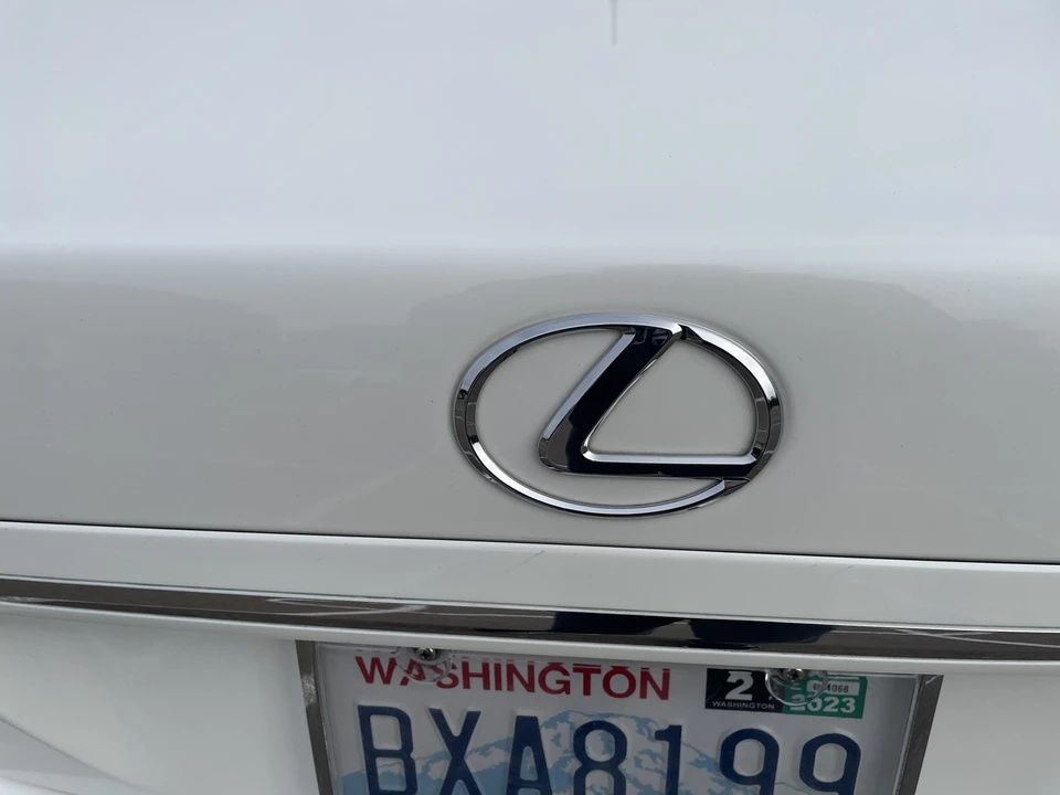 2005 Lexus LS 3rd Gen - Image 19 of 31