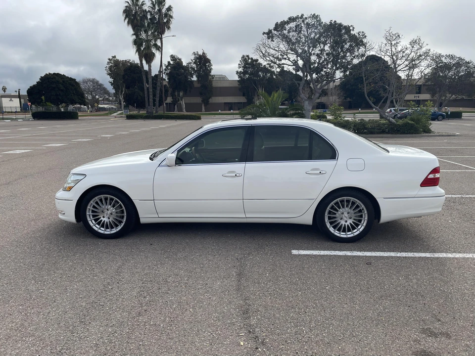 2005 Lexus LS 3rd Gen - Image 7 of 31