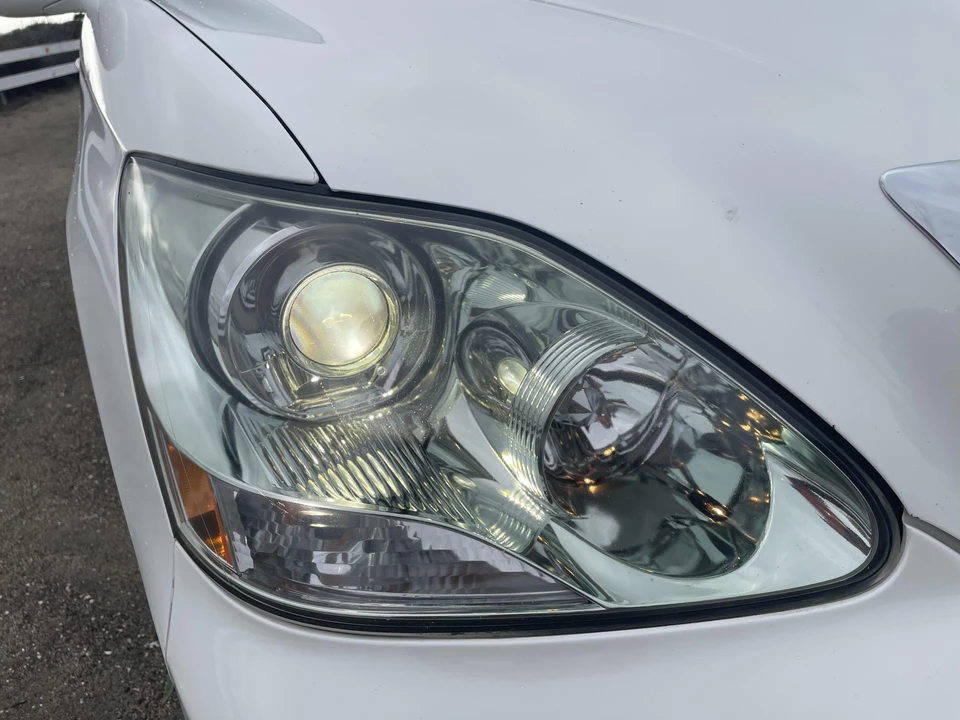 2005 Lexus LS 3rd Gen - Image 10 of 31