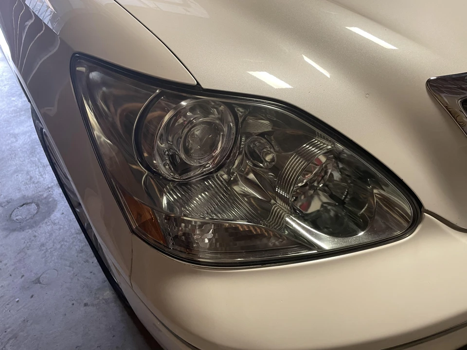 2005 Lexus LS 3rd Gen - Image 11 of 31
