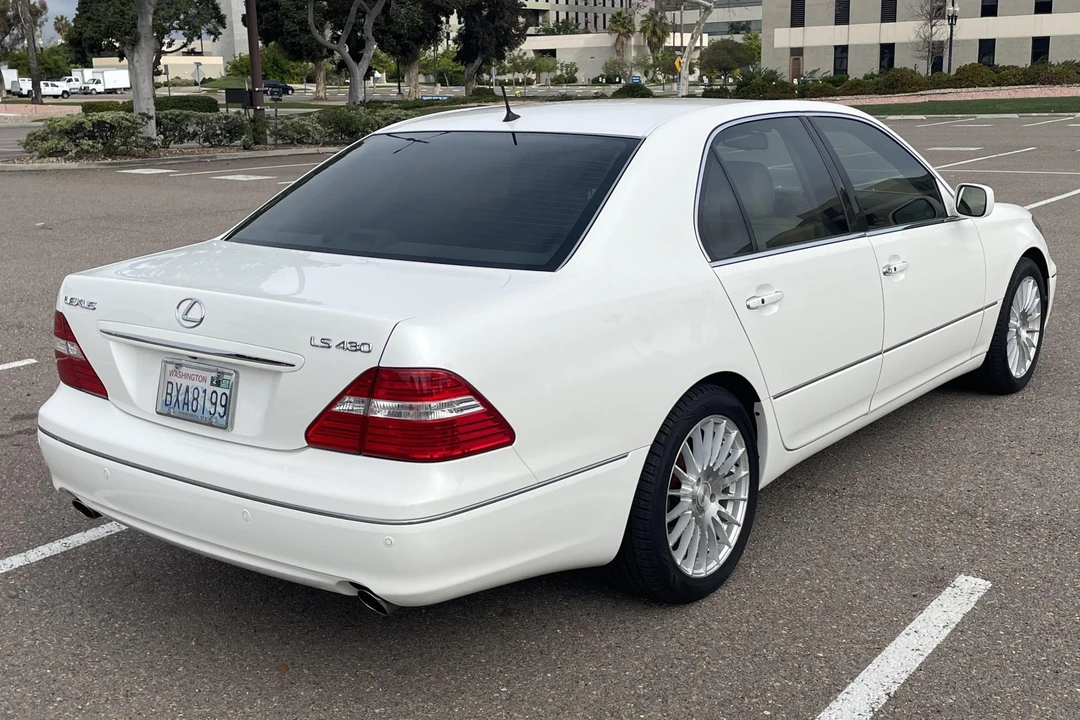 2005 Lexus LS 3rd Gen - Image 4 of 31