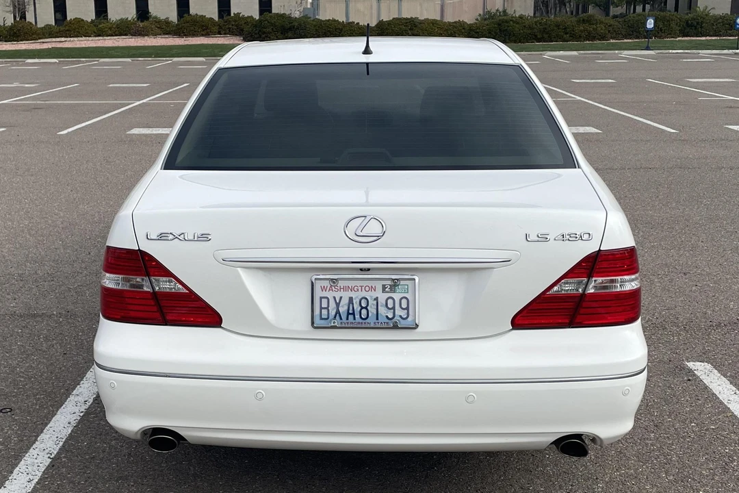 2005 Lexus LS 3rd Gen - Image 5 of 31