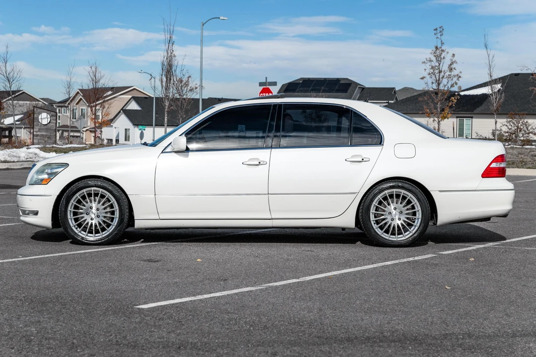 2005 Lexus LS 3rd Gen - Image 3 of 31