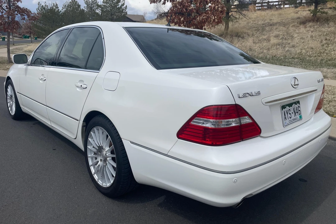 2005 Lexus LS 3rd Gen - Image 4 of 31
