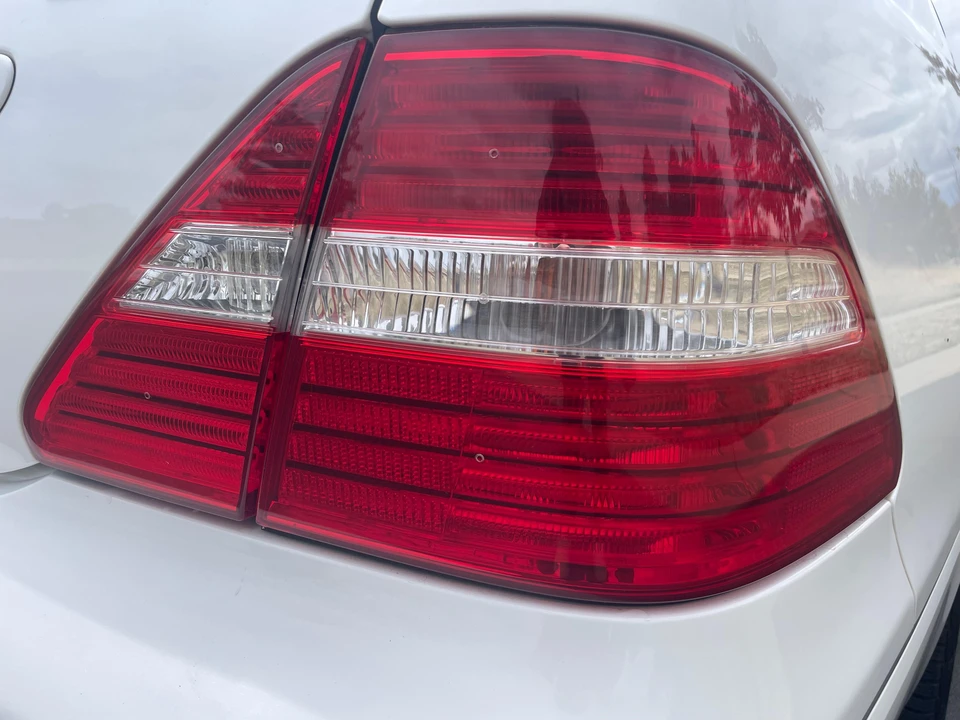 2005 Lexus LS 3rd Gen - Image 21 of 31