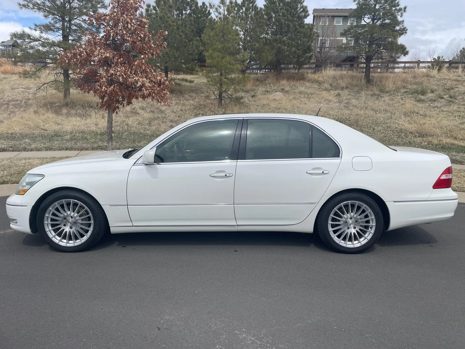 2005 Lexus LS 3rd Gen - Image 8 of 31
