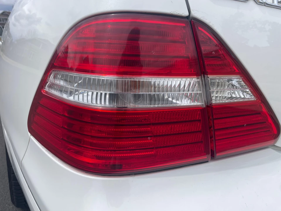 2005 Lexus LS 3rd Gen - Image 19 of 31