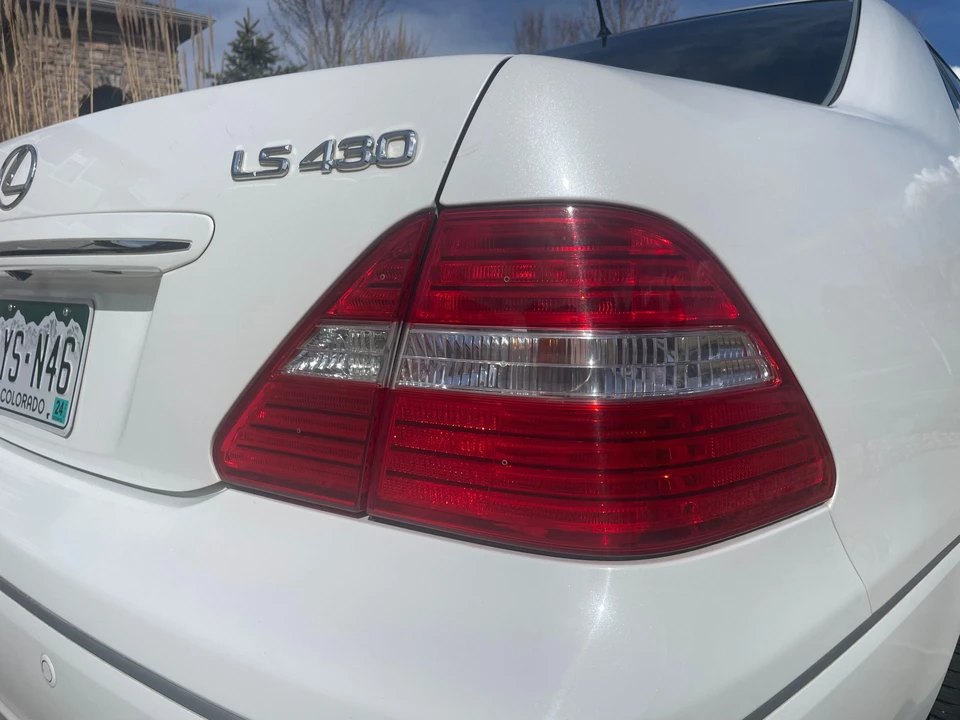 2005 Lexus LS 3rd Gen - Image 23 of 31