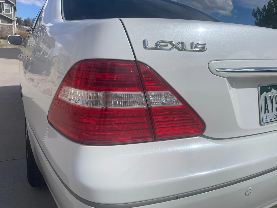 2005 Lexus LS 3rd Gen - Image 18 of 31