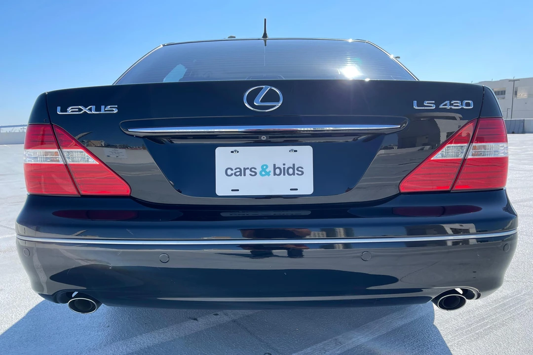 2005 Lexus LS 3rd Gen - Image 5 of 31