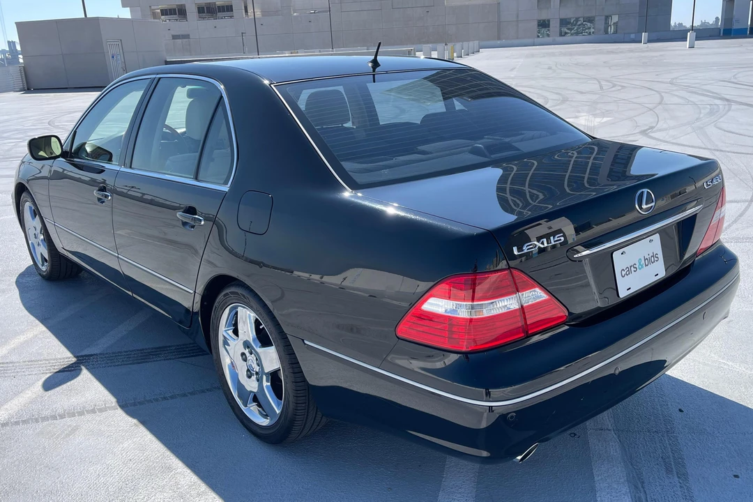 2005 Lexus LS 3rd Gen - Image 4 of 31