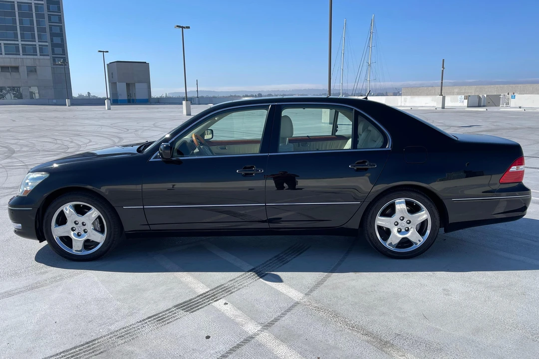 2005 Lexus LS 3rd Gen - Image 3 of 31