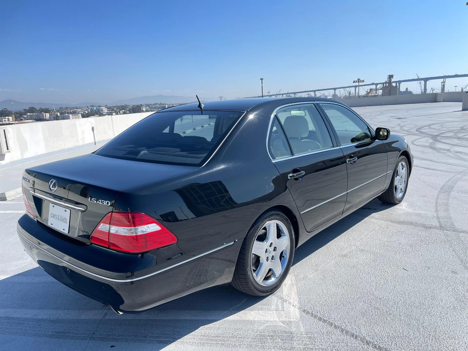 2005 Lexus LS 3rd Gen - Image 16 of 31