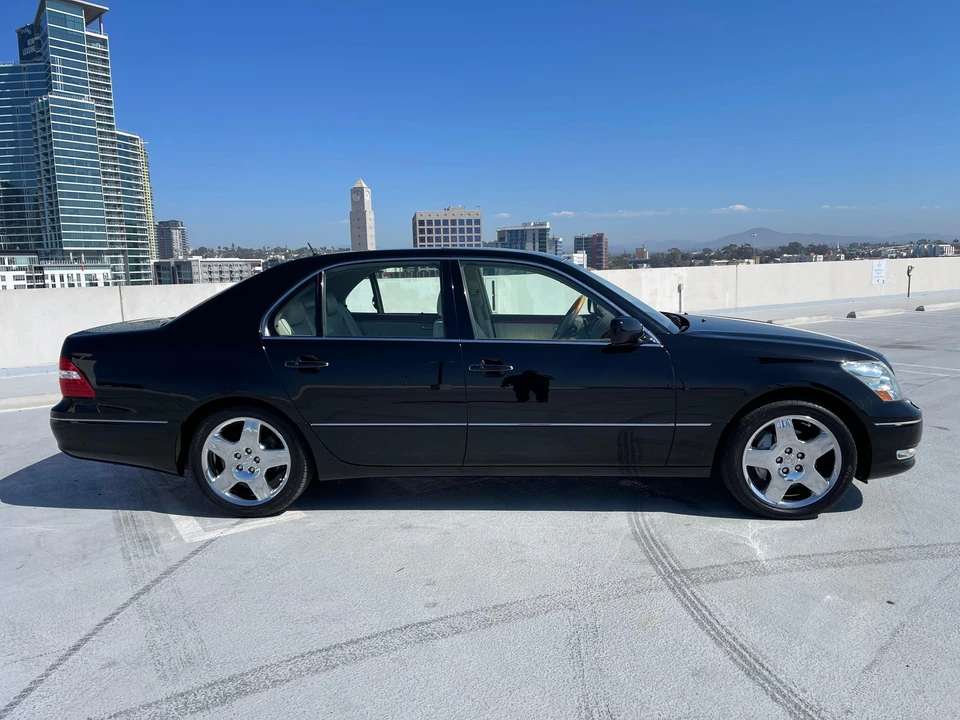 2005 Lexus LS 3rd Gen - Image 18 of 31