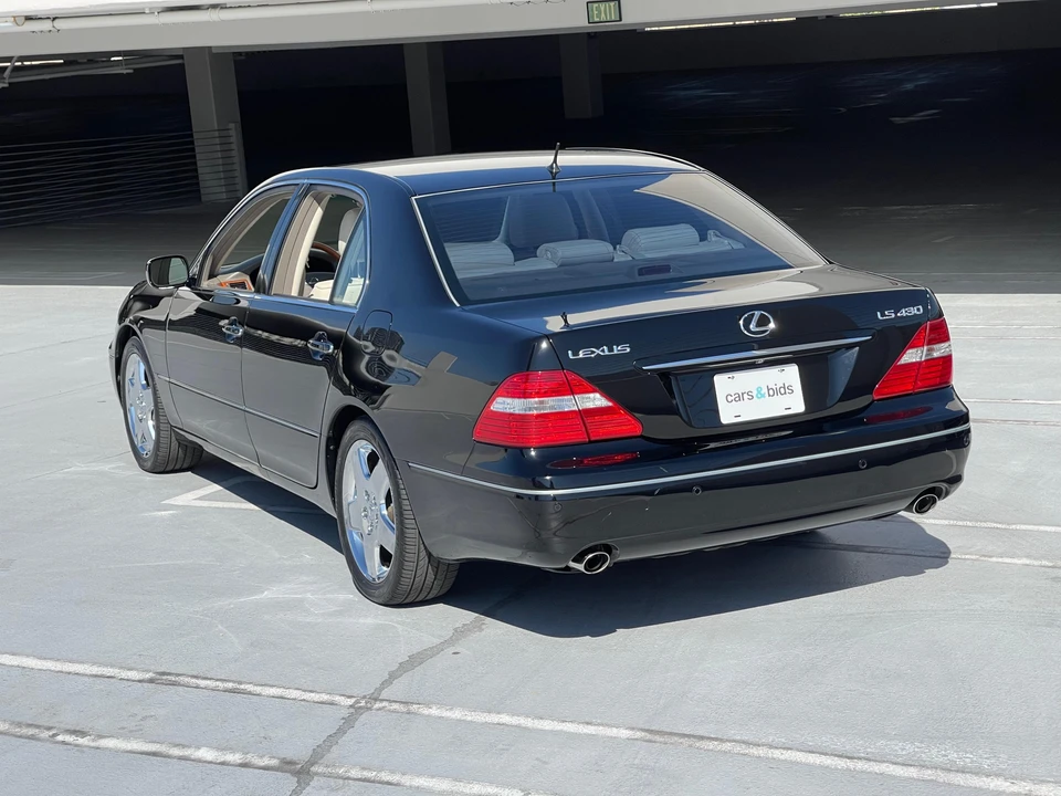 2005 Lexus LS 3rd Gen - Image 14 of 31