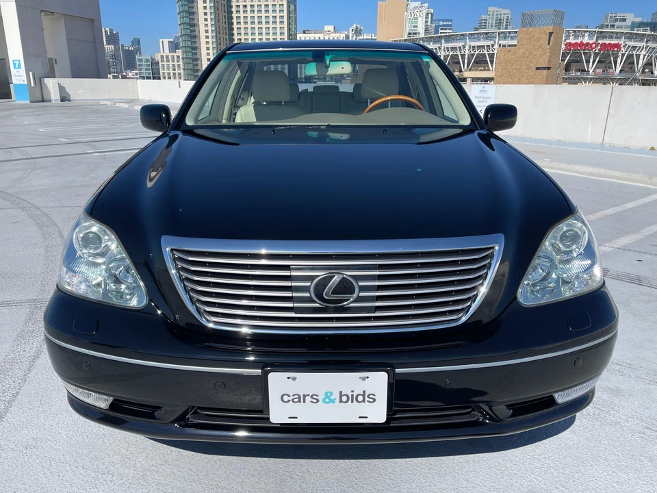 2005 Lexus LS 3rd Gen - Image 7 of 31