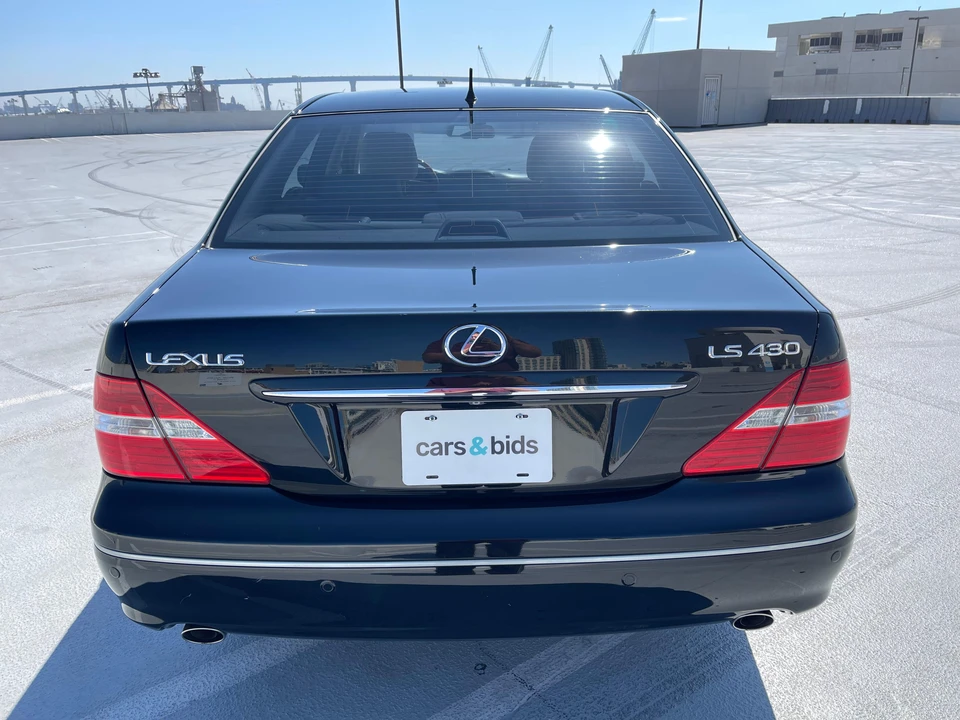 2005 Lexus LS 3rd Gen - Image 15 of 31