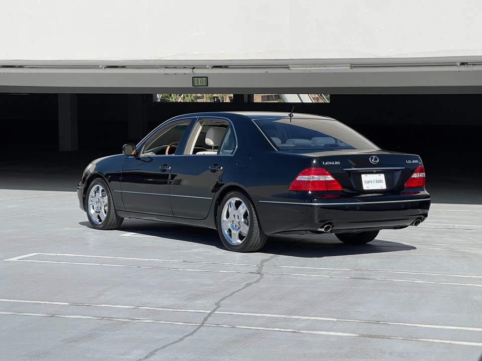2005 Lexus LS 3rd Gen - Image 13 of 31