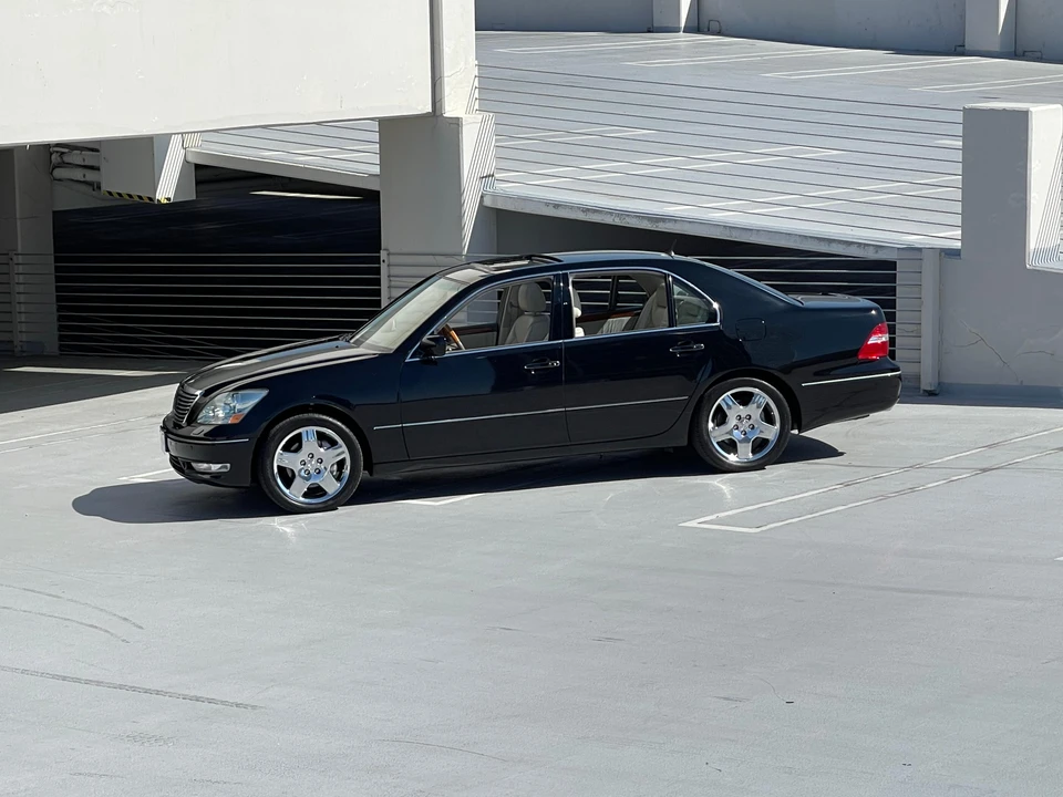 2005 Lexus LS 3rd Gen - Image 12 of 31