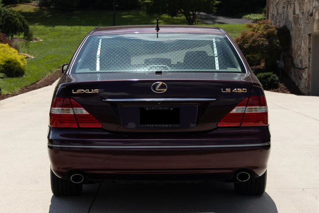 2005 Lexus LS 3rd Gen - Image 5 of 31