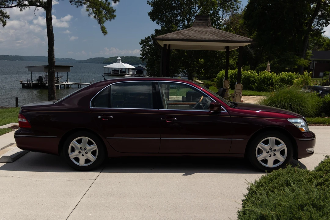 2005 Lexus LS 3rd Gen - Image 3 of 31