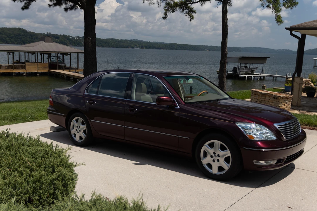 2005 Lexus LS 3rd Gen - Image 18 of 31