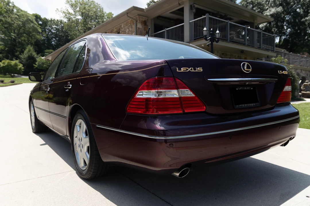 2005 Lexus LS 3rd Gen - Image 12 of 31
