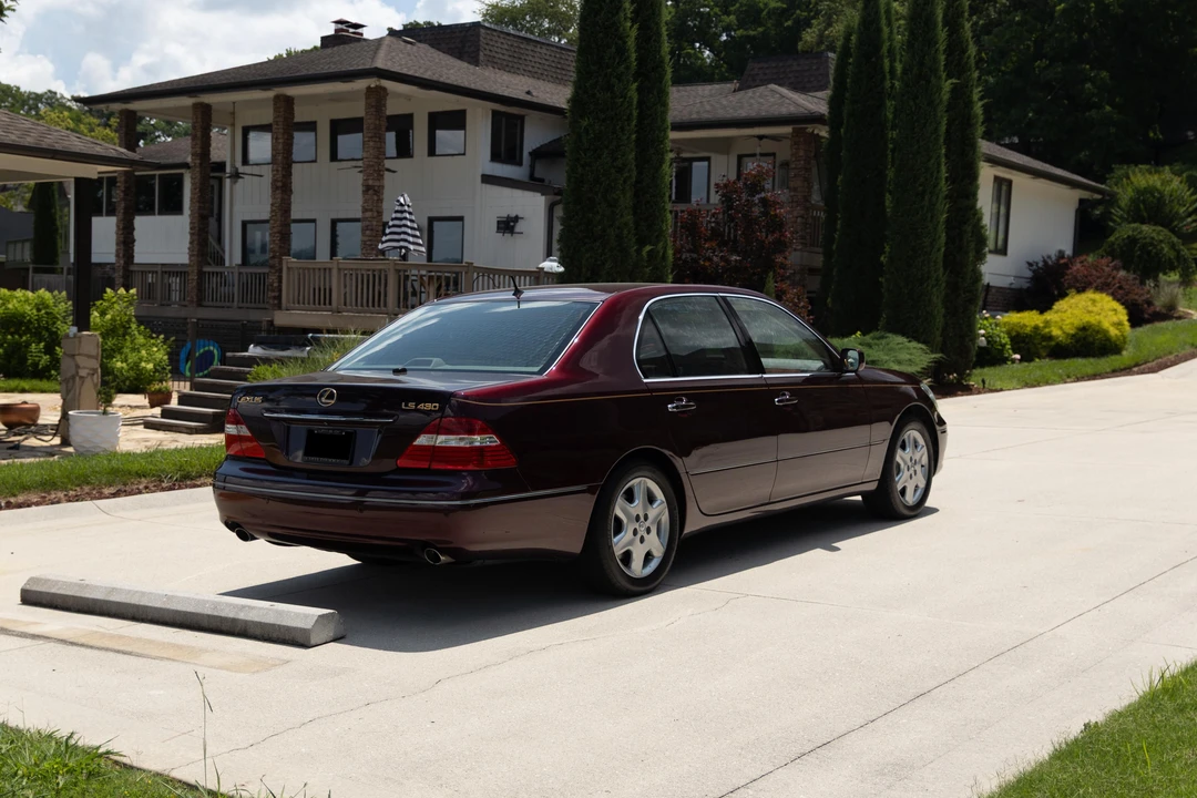 2005 Lexus LS 3rd Gen - Image 16 of 31