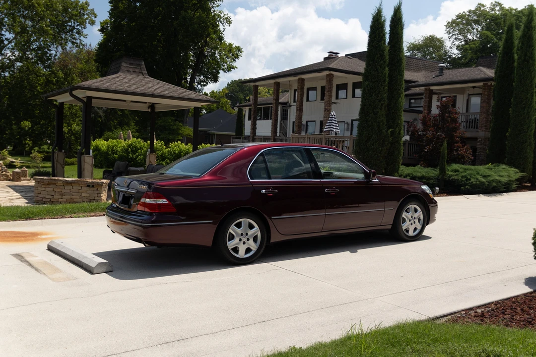 2005 Lexus LS 3rd Gen - Image 17 of 31