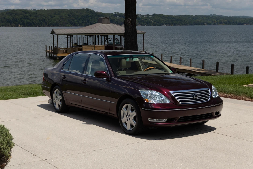 2005 Lexus LS 3rd Gen - Image 19 of 31