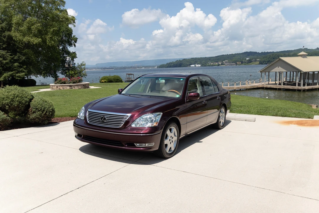 2005 Lexus LS 3rd Gen - Image 9 of 31