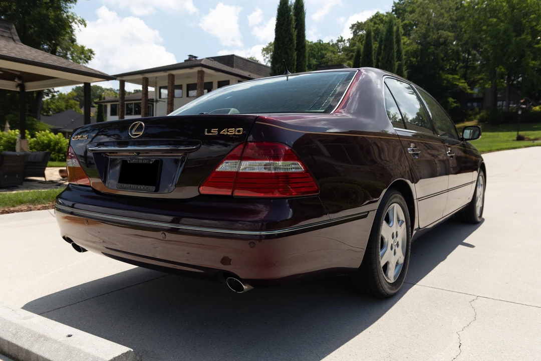 2005 Lexus LS 3rd Gen - Image 15 of 31