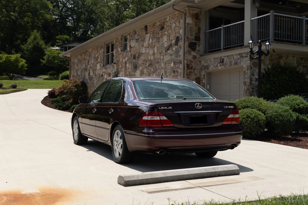 2005 Lexus LS 3rd Gen - Image 13 of 31