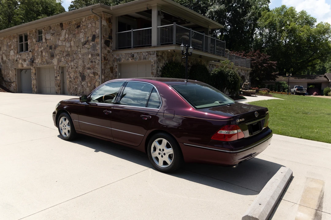 2005 Lexus LS 3rd Gen - Image 11 of 31