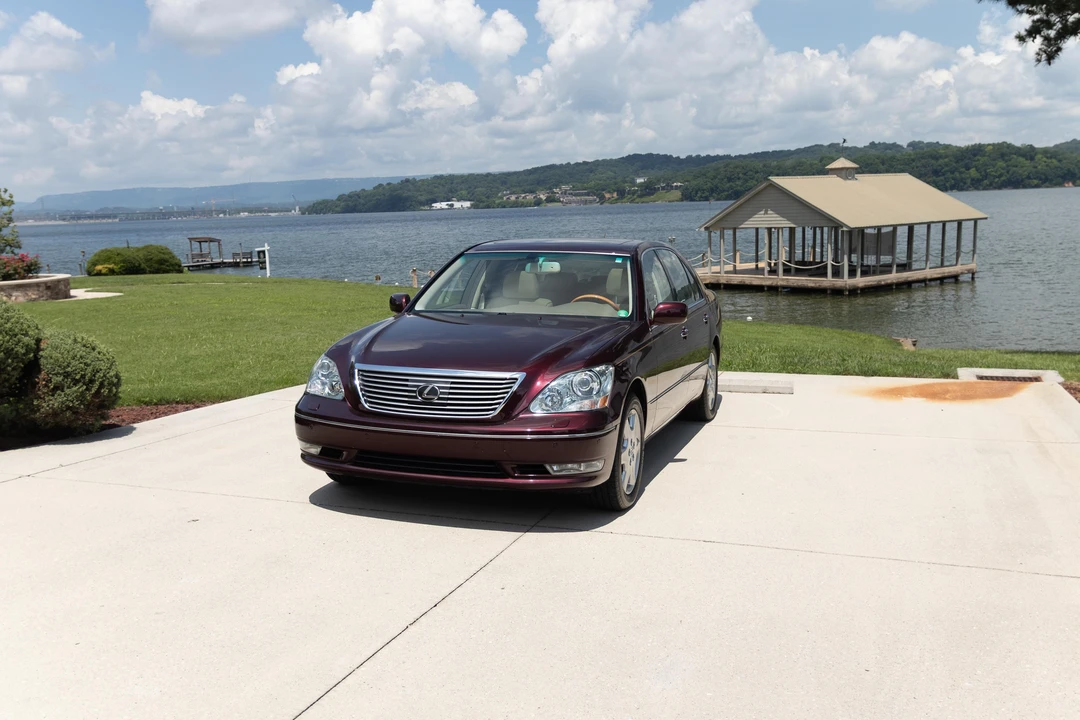 2005 Lexus LS 3rd Gen - Image 8 of 31
