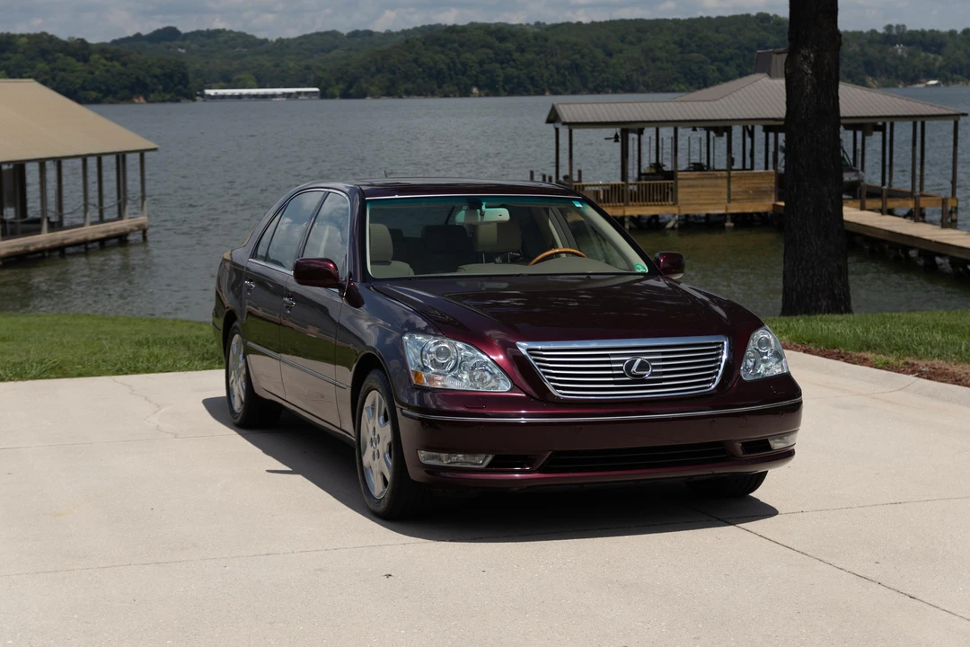2005 Lexus LS 3rd Gen - Image 21 of 31