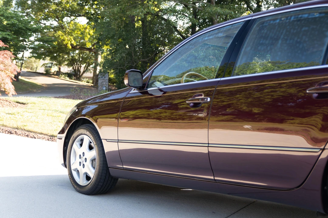 2005 Lexus LS 3rd Gen - Image 29 of 31