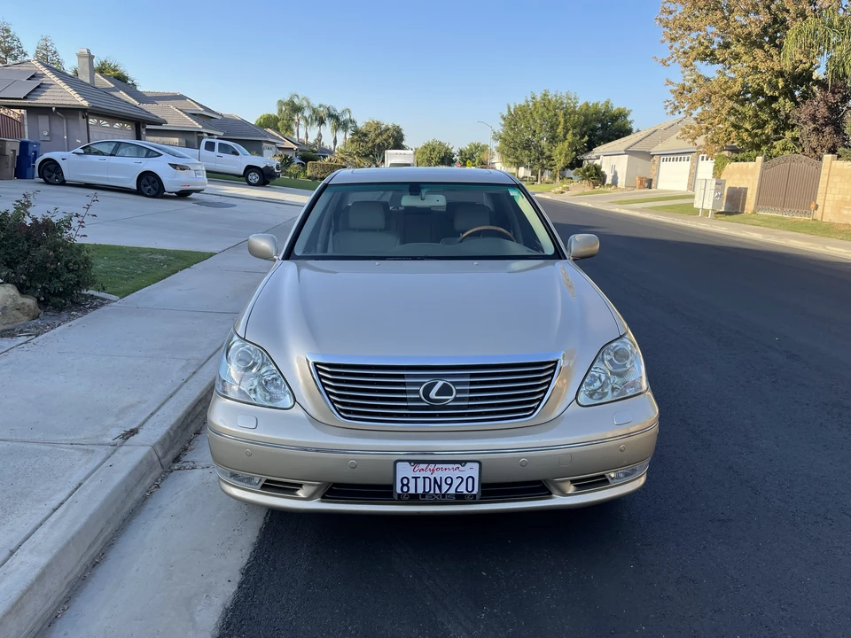 2005 Lexus LS 3rd Gen - Image 6 of 29