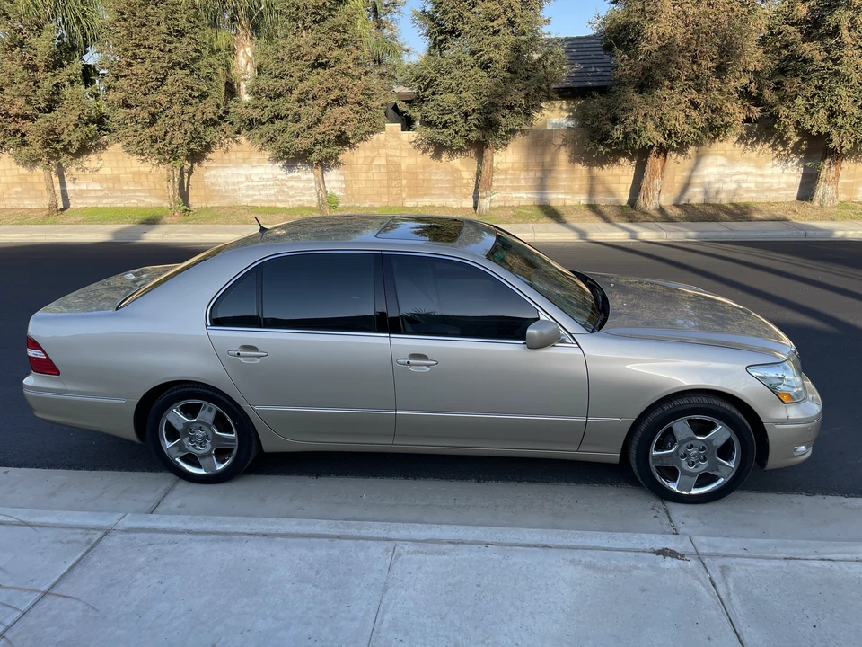2005 Lexus LS 3rd Gen - Image 14 of 29