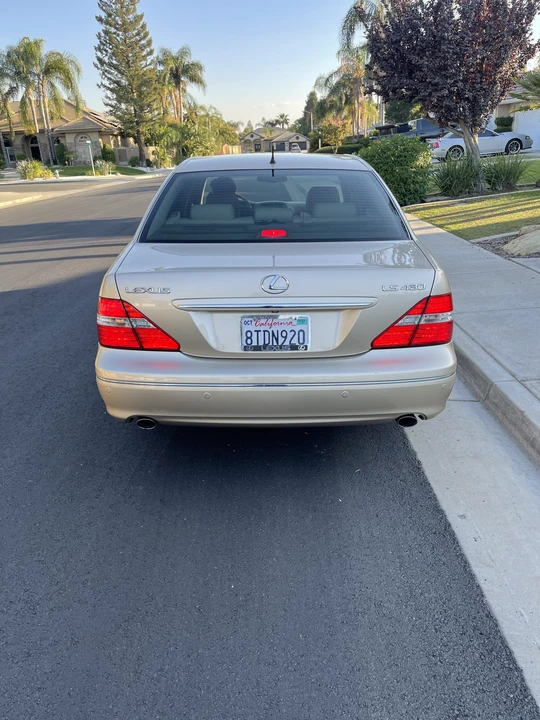 2005 Lexus LS 3rd Gen - Image 11 of 29