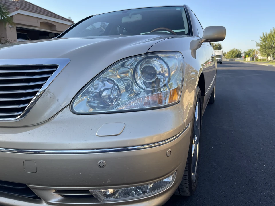 2005 Lexus LS 3rd Gen - Image 18 of 29